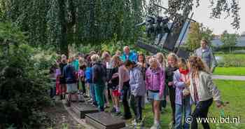 Bestse basisschoolleerlingen adopteren graven van Britse militairen op ereveld Mierlo