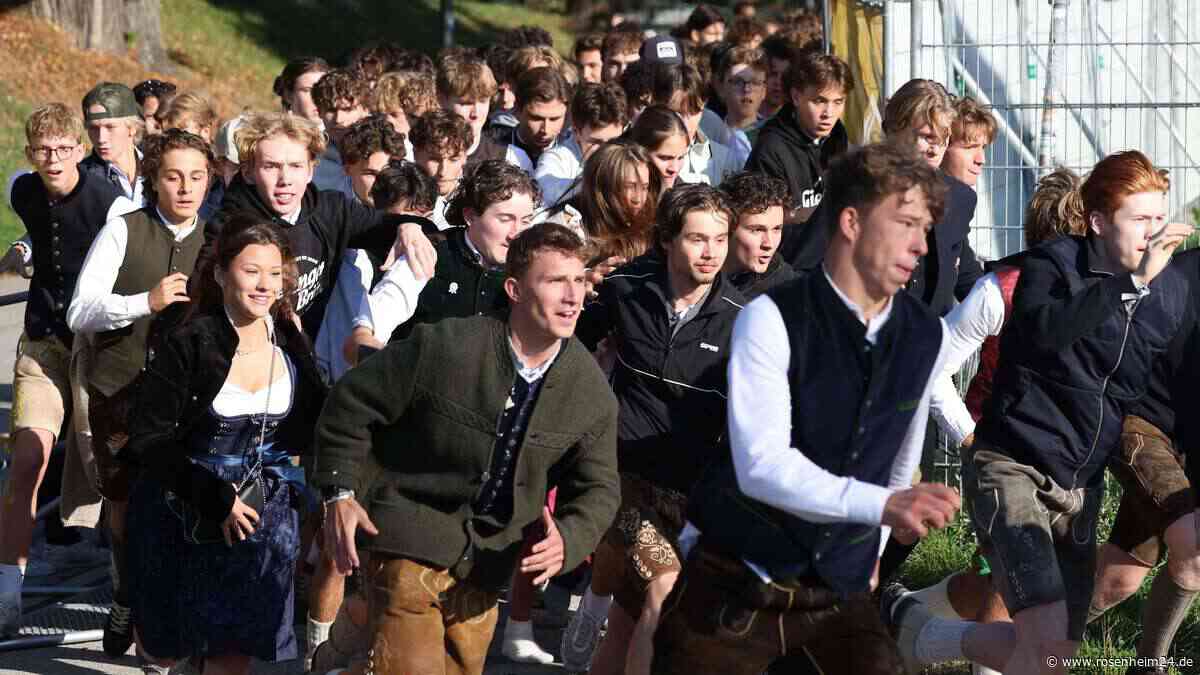 Oktoberfest jetzt im Liveticker: Der „Run“ auf die besten Plätze hat begonnen