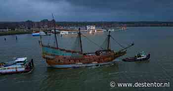 De iconische Batavia verlaat Lelystad en is onderweg naar Amsterdam
