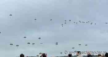 LIVE | Parachutisten springen tóch boven de Ginkelse Heide