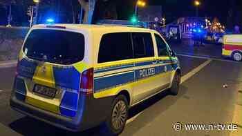 Tödlicher Unfall in Berlin: Auto stürzt von Brücke auf S-Bahn-Gleise