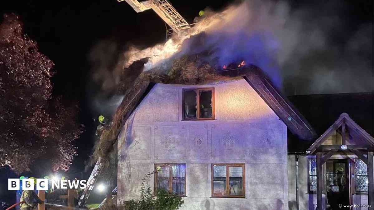 Swimming pool water used to tackle thatched roof fire