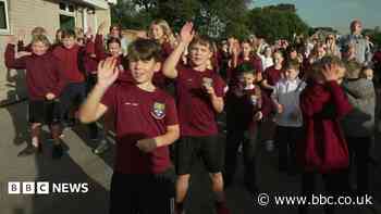 Breakdancing: Pupils and parents boogie before school