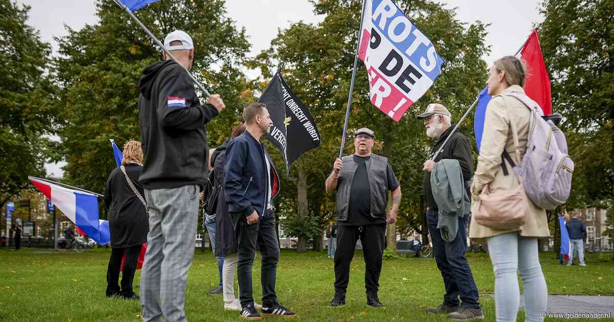 Honderden demonstranten voor nieuwe rechtse demonstratie, veel politie aanwezig rond Malieveld