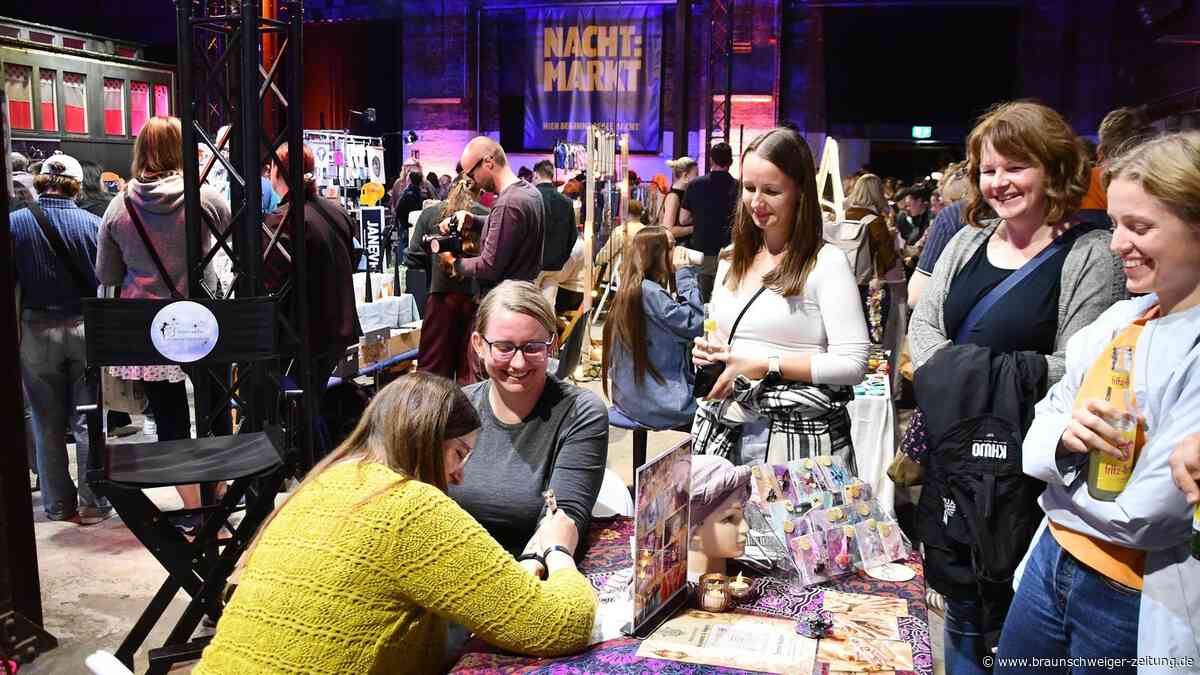 Ansturm auf Nachtmarkt: Henna-Tattoos, Liebesbriefe und jede Menge Unikate