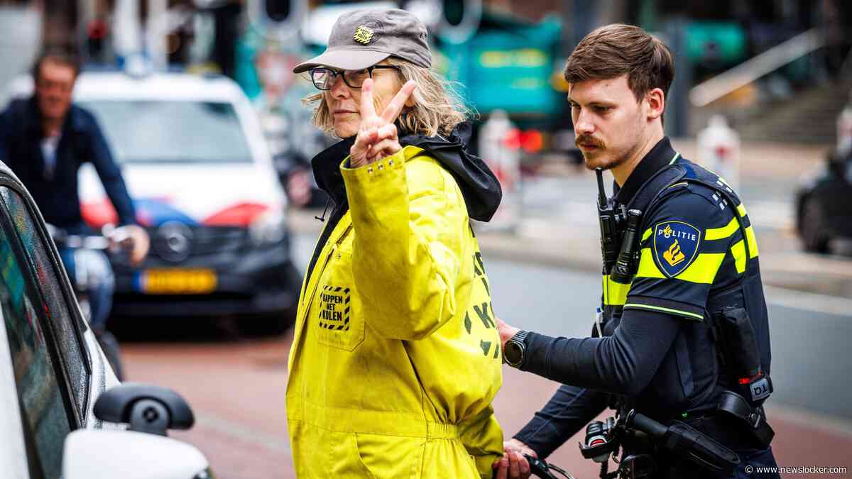 Extinction Rebellion-activisten op A12 bij Zevenaar: politie grijpt in