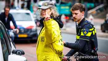 Extinction Rebellion-activisten op A12 bij Zevenaar: politie grijpt in