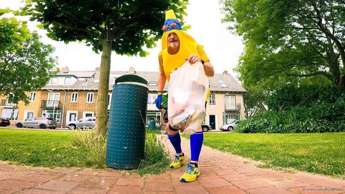 Paul Waye (59) raapt al vijftien jaar in een bananenpak afval op tijdens het hardlopen: ’Doe elke dag iets aardigs voor iemand of voor de planeet’