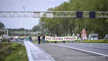 Klimaatactivisten van XR blokkeren A12 bij Zevenaar richting Duitse grens