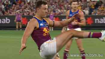 Stunning umpiring call decides prelim