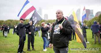 Demonstranten gebruiken geweld op Malieveld, ME grijpt in
