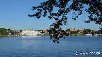Kenora, Ont., residents wondering if they should follow Manitoba's switch to permanent daylight time