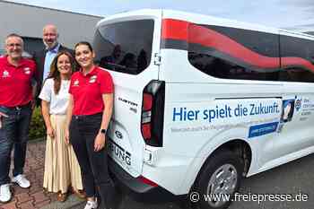 ESV Lok Zwickau wirbt auf Vereinsbus für Zwickauer Kinderhilfe-Stiftung