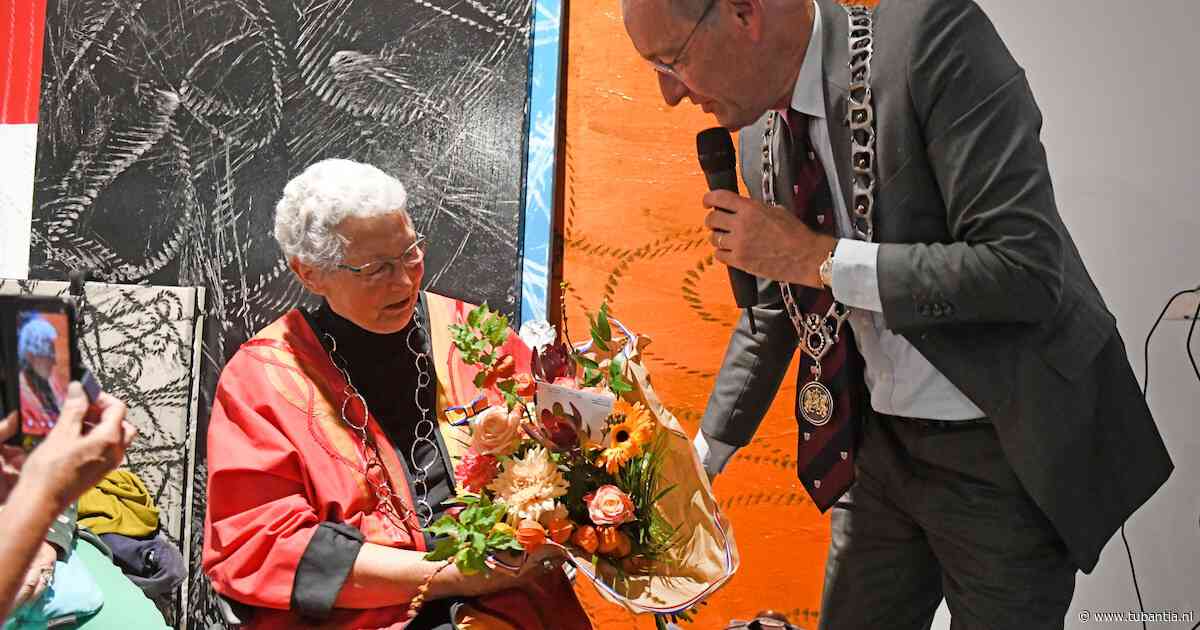 Koninklijke onderscheiding voor bewaakster van het geheugen van Hengelo