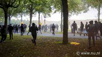 Extreemrechtse demonstranten gebruiken geweld op Malieveld, ME grijpt in