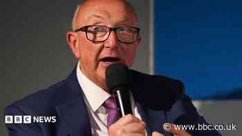 Police boss cancels 'ridiculous' theatre tour