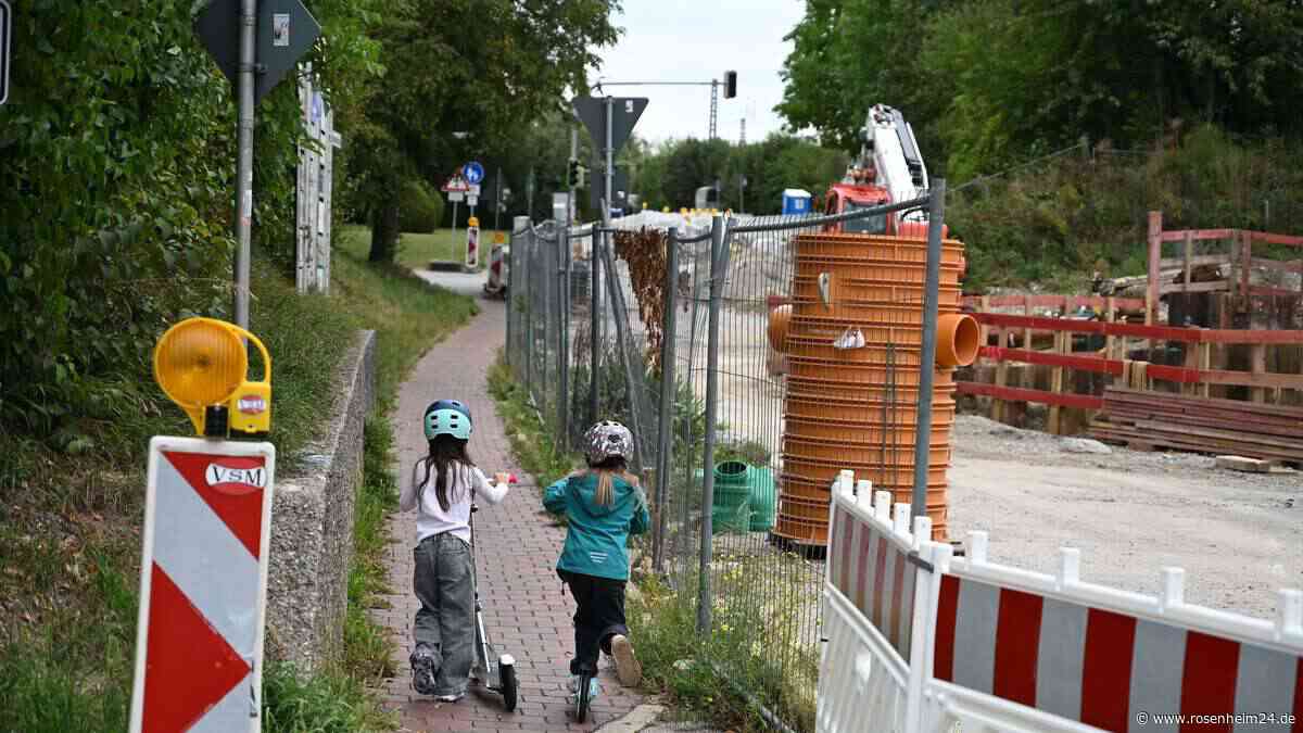 In Raubling ist ab Montag auch für Fußgänger und Radfahrer an der Baustelle Schluss