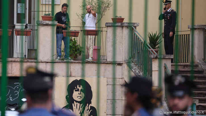 “La odiavo, volevo punirla per i brutti voti”: la confessione del 13enne che ha accoltellato la prof. La pista dell’istigazione via social