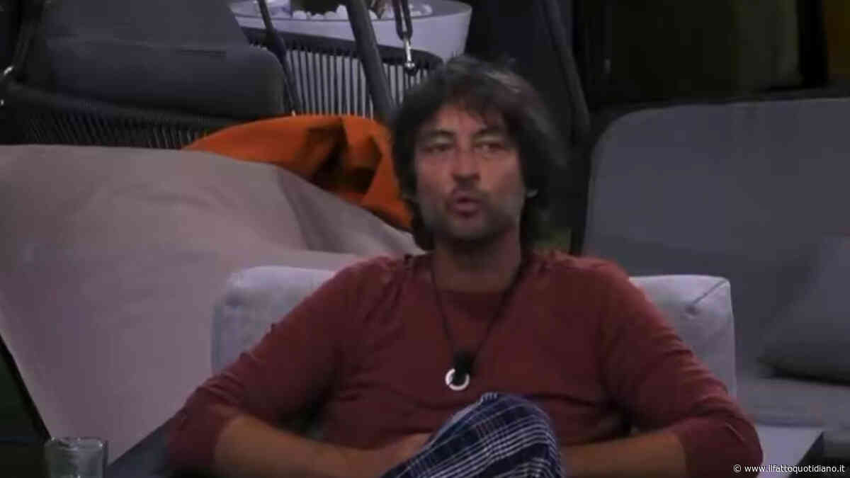 “Le scimmie sono scimmie e noi siamo uomini, i pesci sono pesci… Ma veramente continuamo a credere a queste stronzate?”: Simone Annichiarico dice la sua su Darwin nella Casa del Grande Fratello, tra critiche e ironie sui social