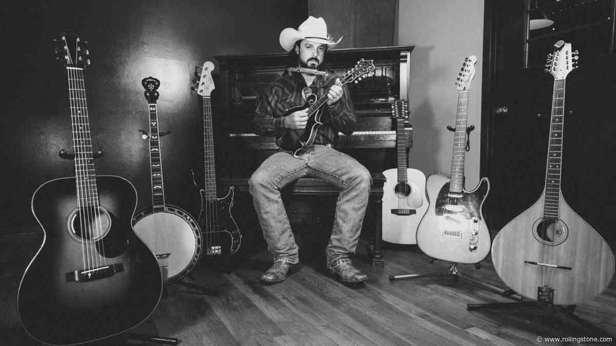 Ian Munsick Finds His American West Avatar on New Album ‘The Mountain Goat’