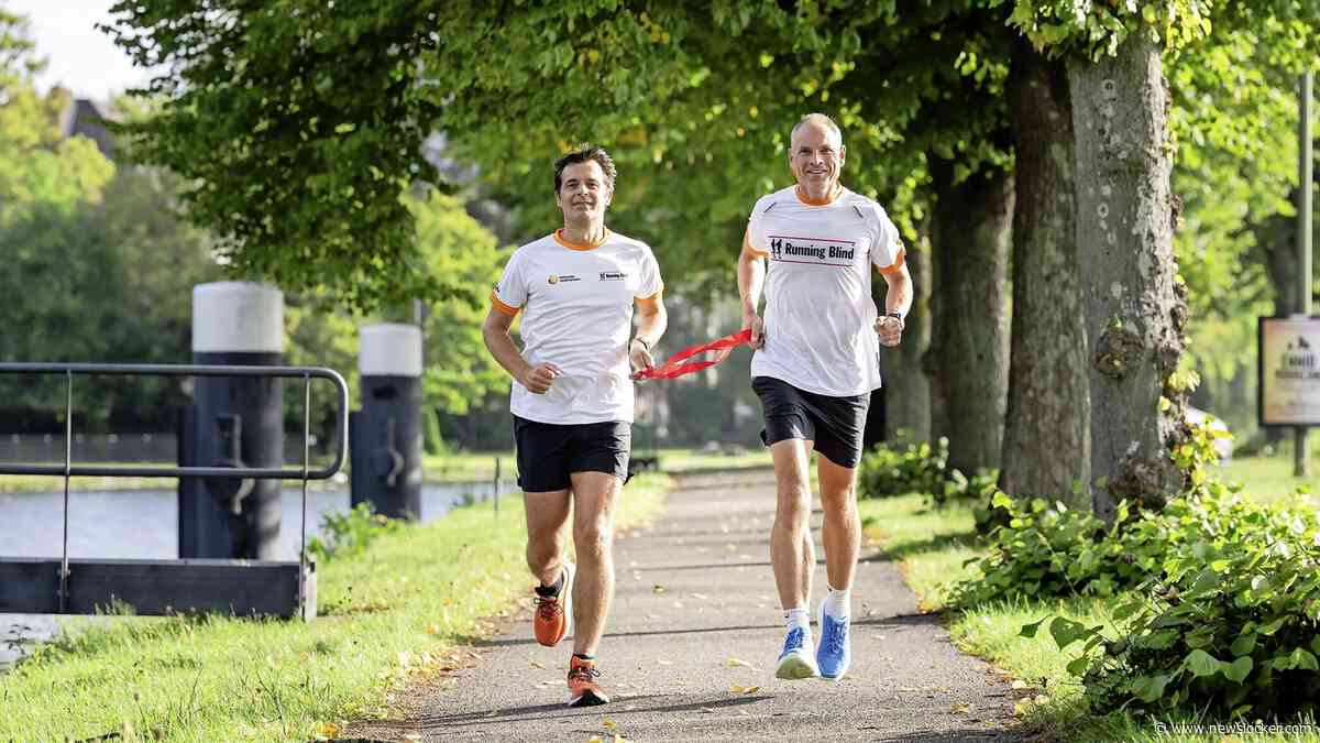 Visueel beperkte hardloper Stefan Verheij (51) vindt nieuwe vrijheid met buddy: ’In mijn eentje hardlopen is te gevaarlijk’