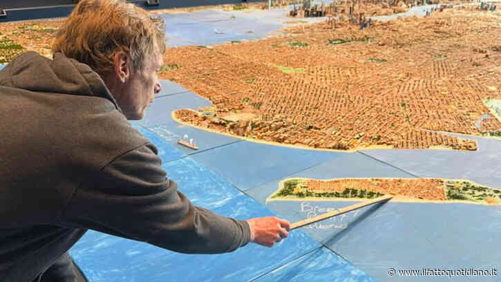 Vent’anni di lavoro con il legno di balsa per costruire una New York in miniatura: la storia di Joe Macken, il camionista del Queens che ha iniziato quasi per caso e ora espone la sua opera in un museo