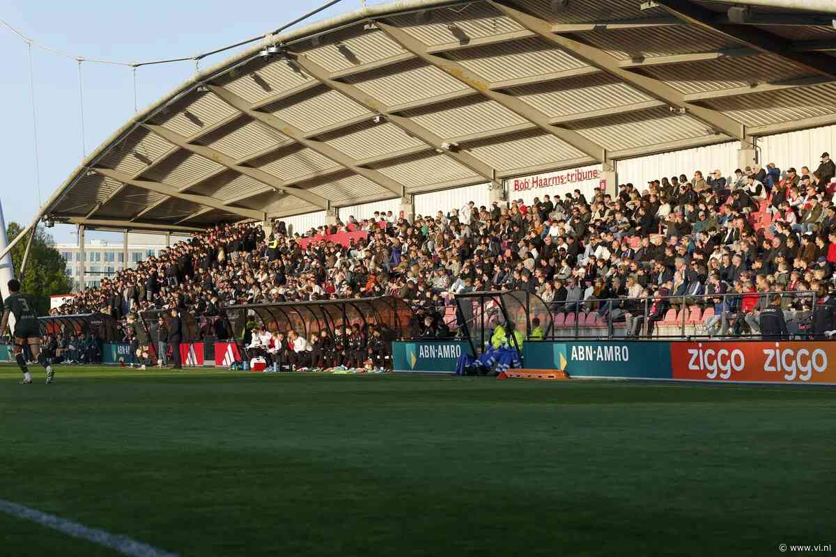 Opvallende uitslag in mini-Klassieker: Ajax Onder-17 wint met zeven goals verschil