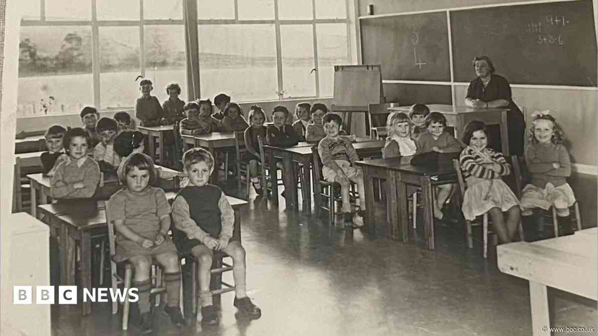 'Lovely' former primary school goes up for auction