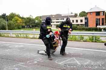 XR-activisten van snelweg gehaald, meerdere aanhoudingen