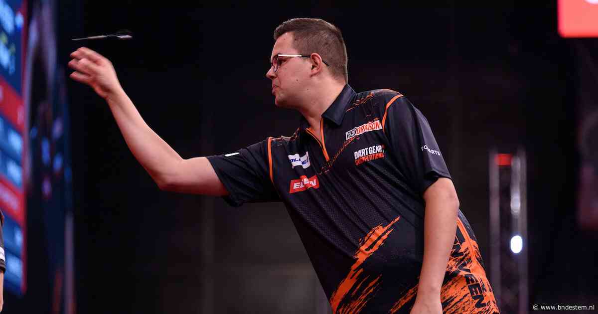 LIVE World Series of Darts Finals | Gian van Veen weet eindelijk zijn leg te houden en pakt voorsprong van twee legs tegen lastige Tsjech