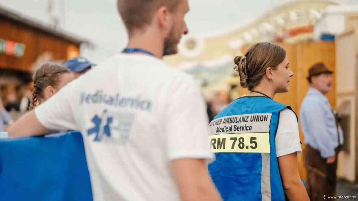 Erste „Bierleiche“ auf der Wiesn gemeldet: Freunde setzten Notruf ab  – junger Münchner ärztlich versorgt