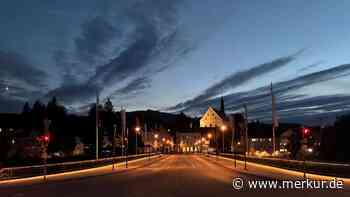 Die Isarbrücke leuchtet: Neue Lampen und 265 Meter LED-Band