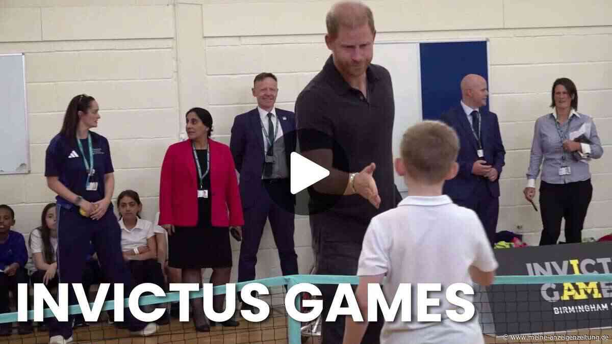 Prinz Harry spielt Pickleball – Video zeigt Scherz über Rückenschmerzen