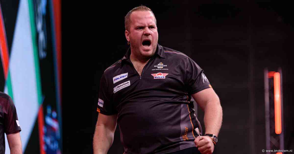 Dirk van Duijvenbode verslaat Luke Humphries na thriller, ook Gian van Veen maakt indruk en bereikt kwartfinales