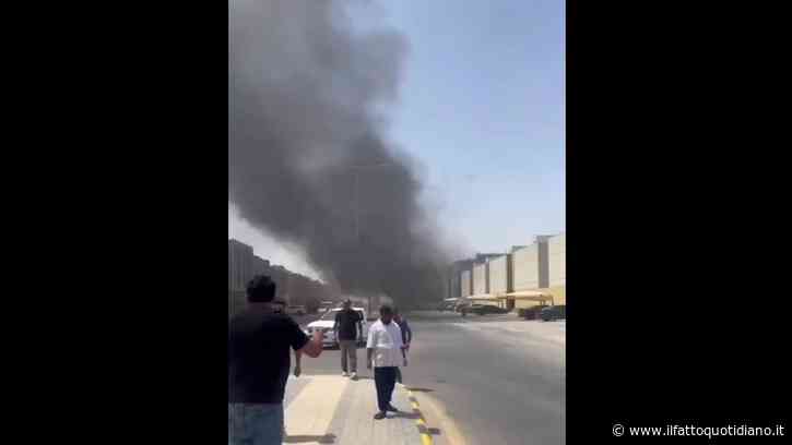 Arabia Saudita, una colonna di fumo nero si alza dall’aeroporto di Riad