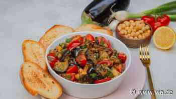 Herbstliches Rezept in 30 Minuten – warmer Auberginensalat passt zu jedem Anlass