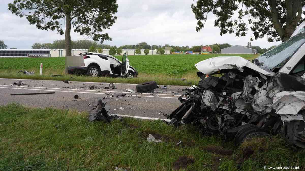 Ouder echtpaar zwaargewond bij frontale botsing op N267 bij Andel