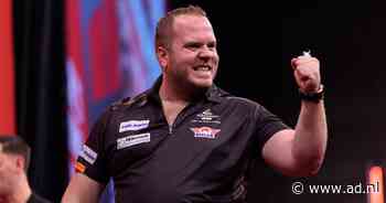 Dirk van Duijvenbode verslaat Luke Humphries na thriller en treft Gian van Veen in kwartfinales