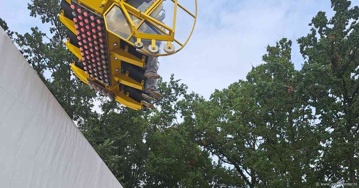 Feesttent Wijchense kermis groter dan bedacht: Booster suist nu rakelings langs het dak