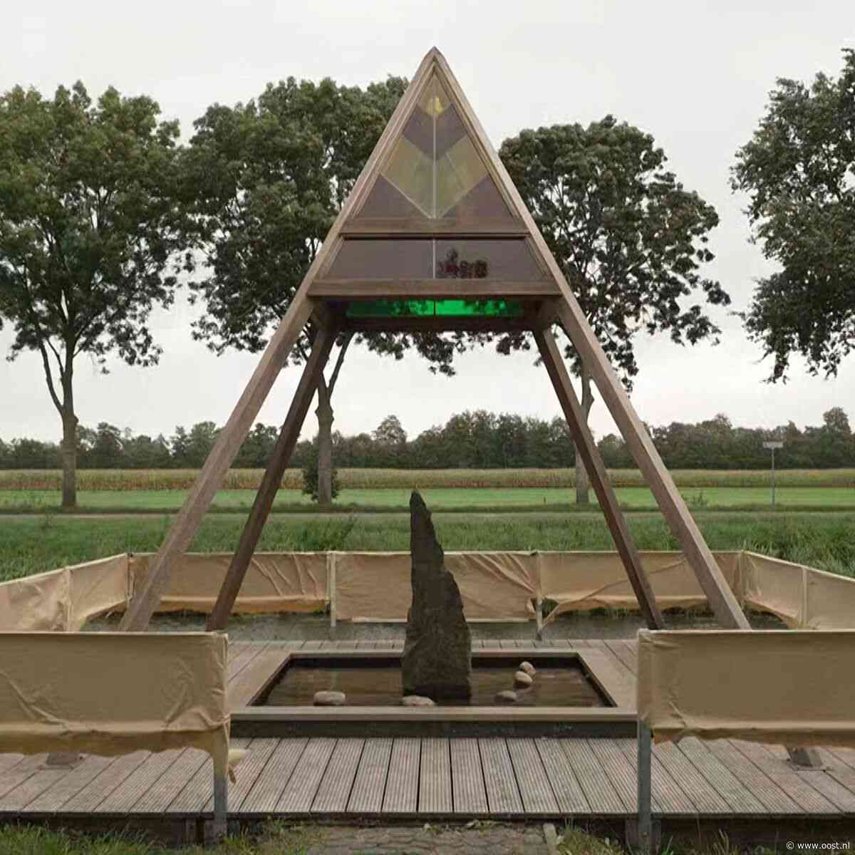 Monument Kamp Conrad na zware vernieling heropend in Rouveen: 'Het ontroerde me'
