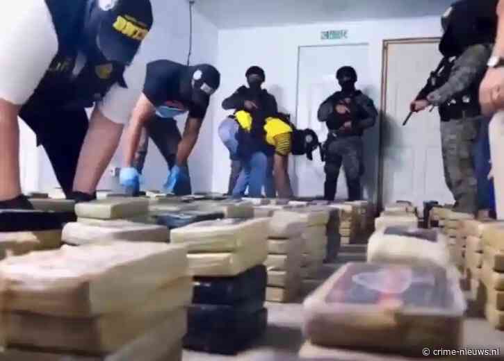 Grote partij blokken cocaïne gevonden en in beslag bij inval in Panama