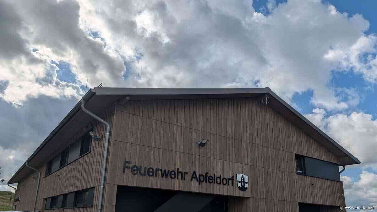 Neues Feuerwehrhaus wird eingeweiht: Übungen können künftig direkt vor Ort stattfinden
