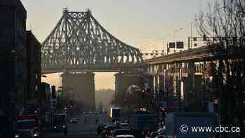 Two arrested after allegedly scaling Jacques-Cartier Bridge; two others sought by police