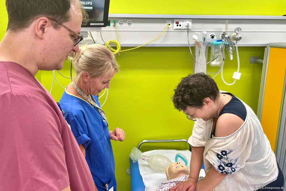 Kreiskrankenhaus Freiberg: Wiederbelebung geübt und das Alter gefühlt