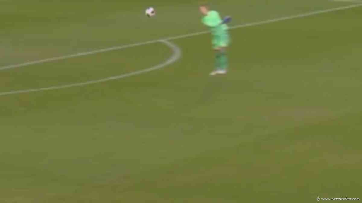 Merkwaardige blunder en goal over 80 meter, maar Ajax Vrouwen winnen wel van AZ