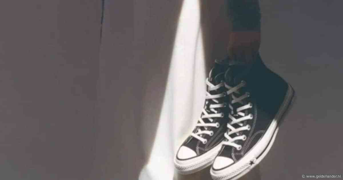 Schoenenmerk Converse trekt reclame terug na felle kritiek: ‘Lijkt op verheerlijking van de Ku Klux Klan’