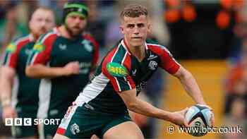 Leicester fly-half Searle agrees new contract