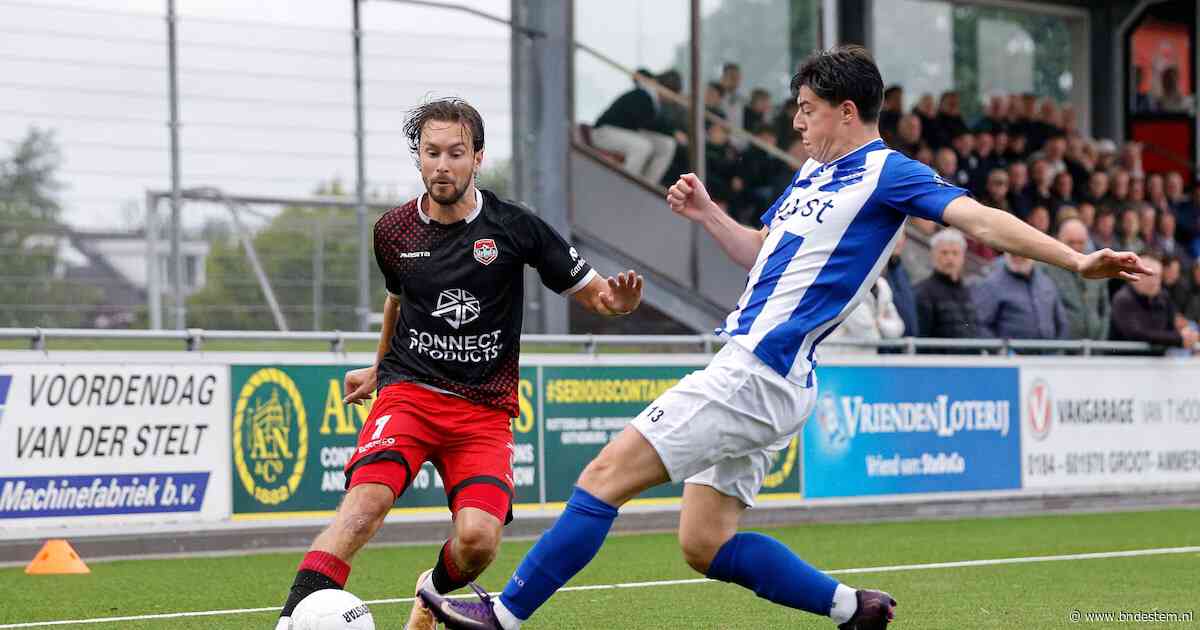 Sjaak Kuyper schiet tien man Halsteren in extra tijd naar de winst