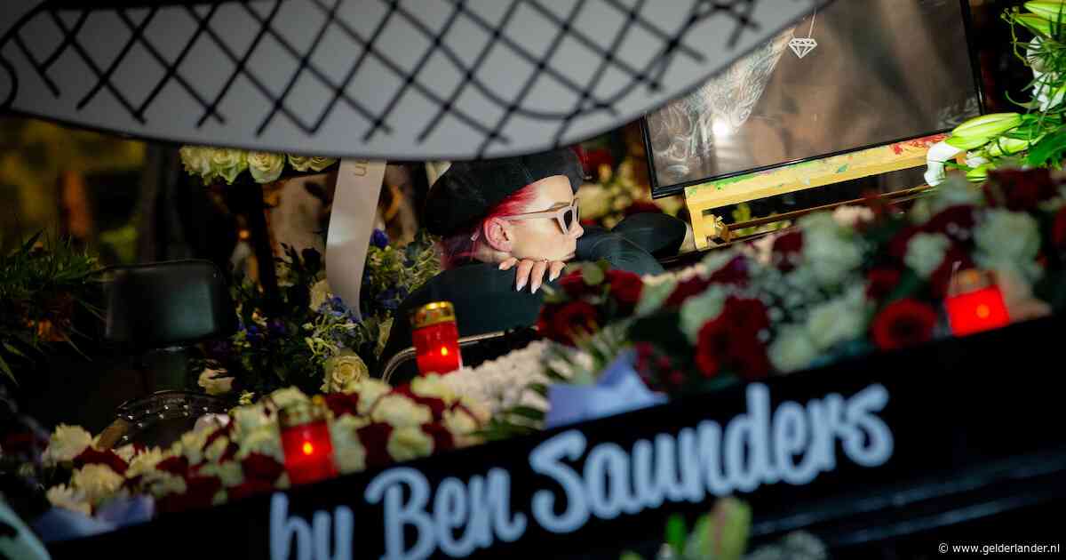 Verdriet om het overlijden van ‘family guy’ Ben Saunders: ‘Hij was een talentvol en mooi mens’