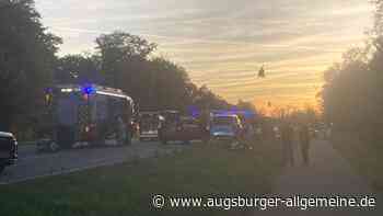 Motorradfahrer bei schwerem Unfall mit Traktor lebensgefährlich verletzt